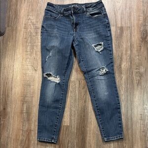 Distressed Maurices m jeans - medium short